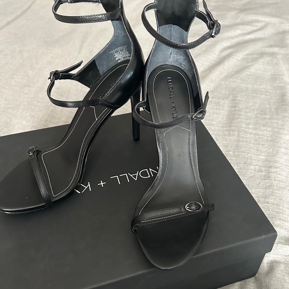 NIB - Kendall & Kylie Strappy Black Heels - Picture 14 of 16
